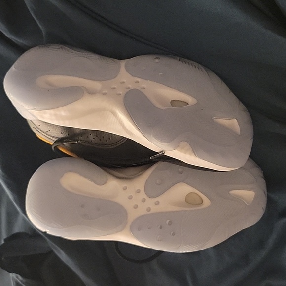 Big kids Jordans - Picture 6 of 7